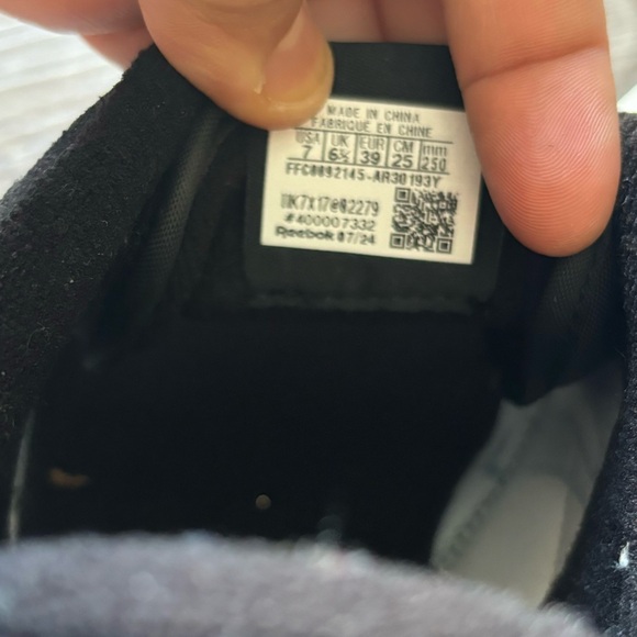 Reeboks - Picture 5 of 10